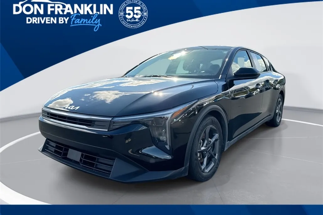 2025 Kia K4 LXS photo 1