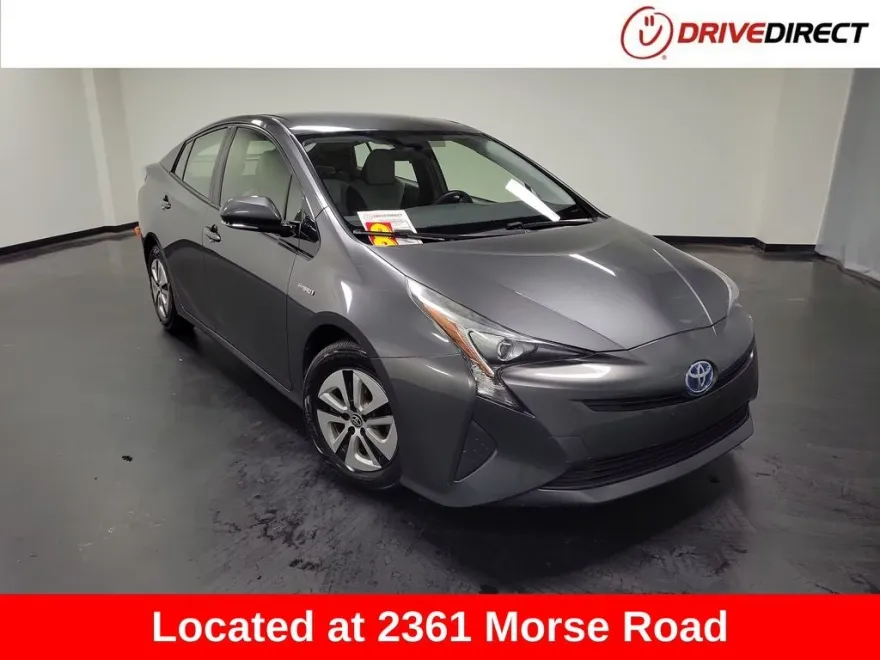 2016 Toyota Prius Three photo 1