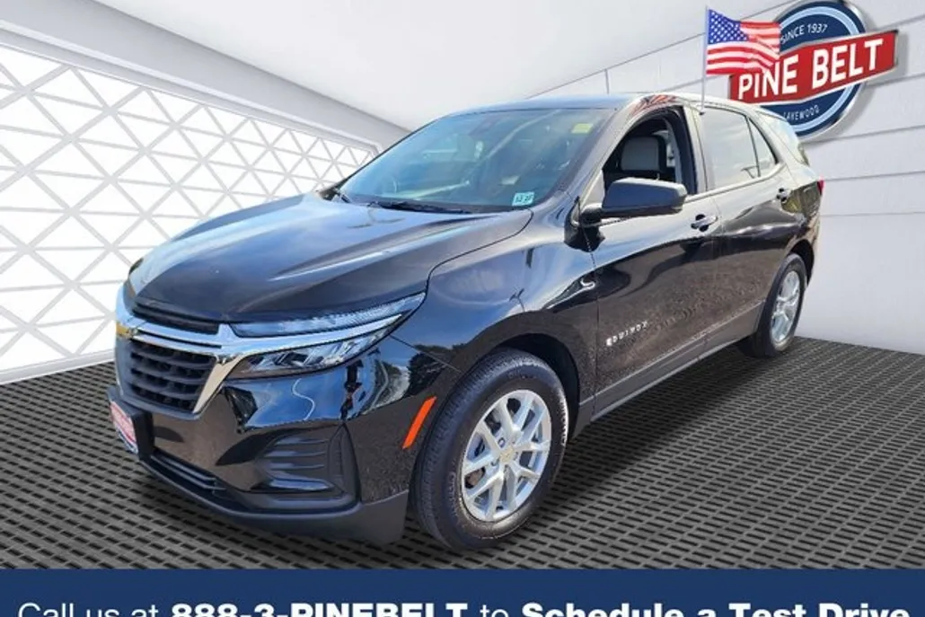 2023 Chevrolet Equinox LS photo 1
