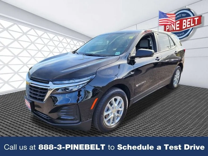 2023 Chevrolet Equinox LS photo 1