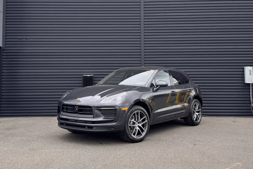 2025 Porsche Macan T photo 1