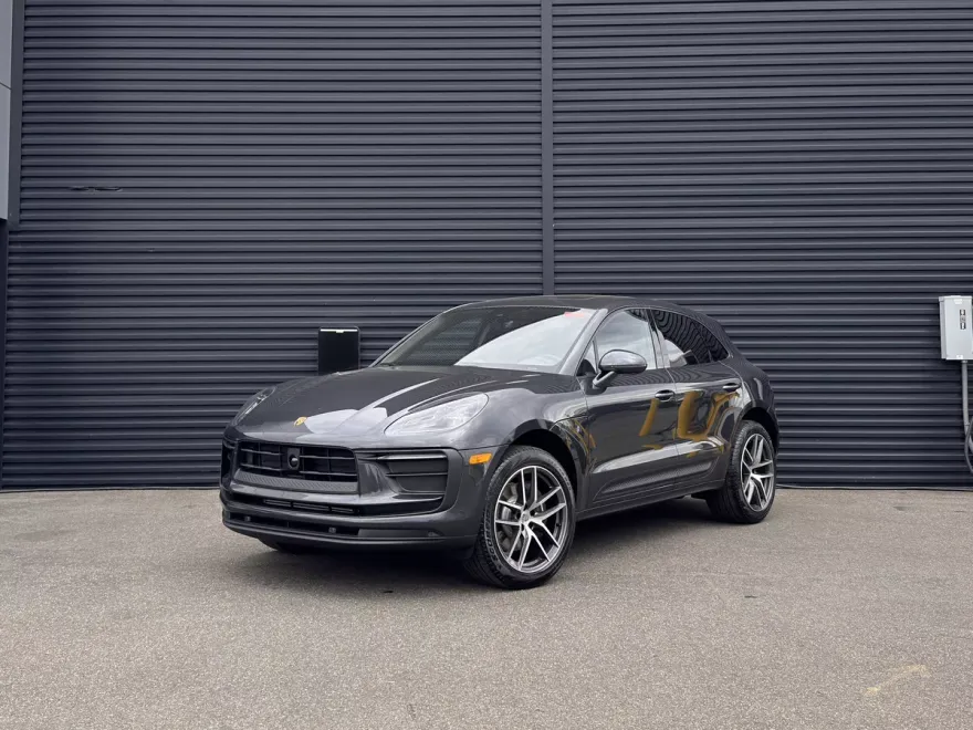 2025 Porsche Macan T photo 1