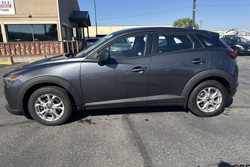 2017 Mazda CX-3 Sport photo 1