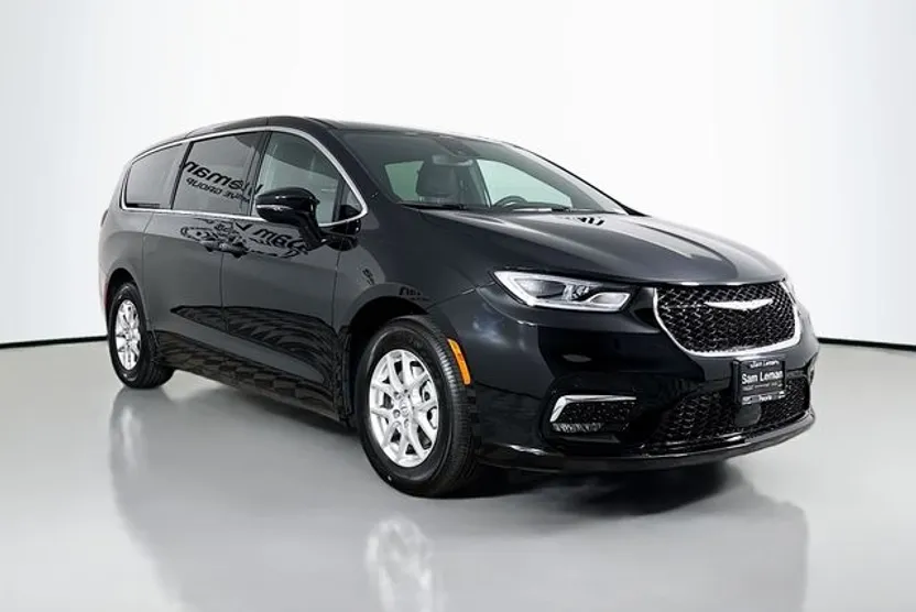 2026 Chrysler Pacifica photo 1