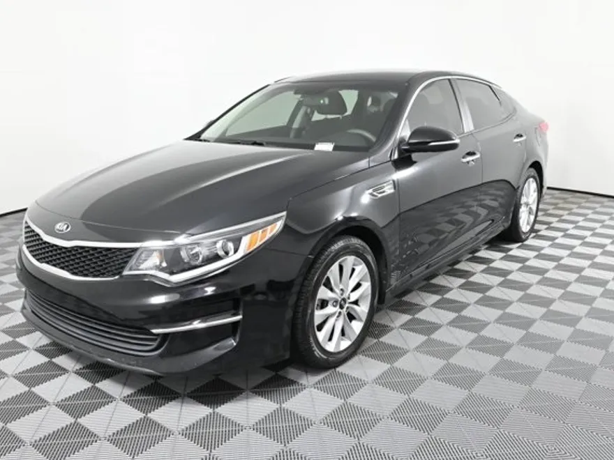 2017 Kia Optima LX photo 1