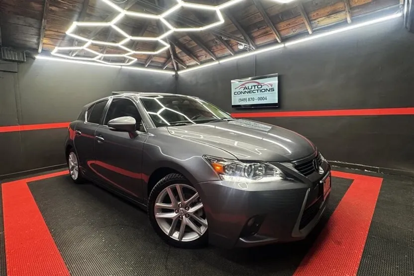 2015 Lexus CT 200h photo 1
