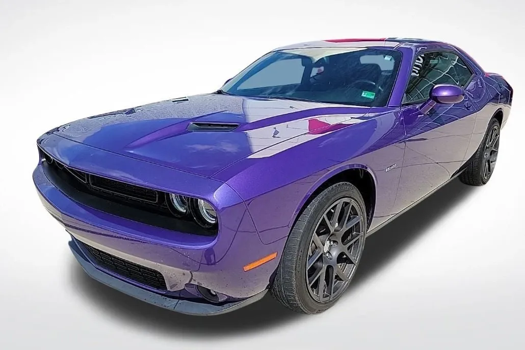 2016 Dodge Challenger SXT Plus photo 1