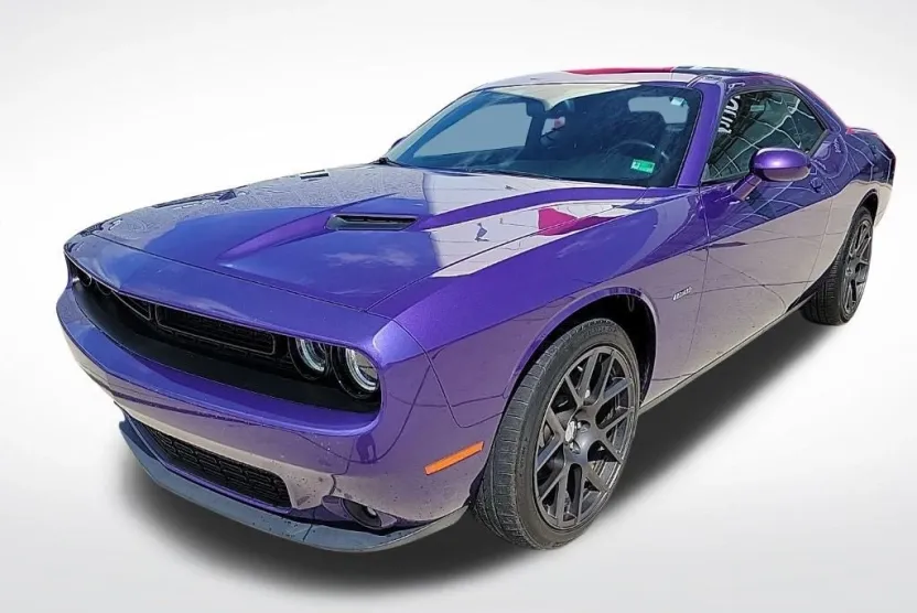 2016 Dodge Challenger SXT Plus photo 1