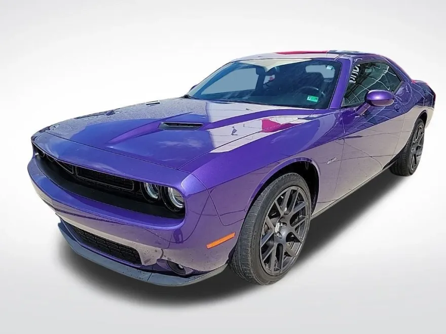2016 Dodge Challenger SXT Plus photo 1