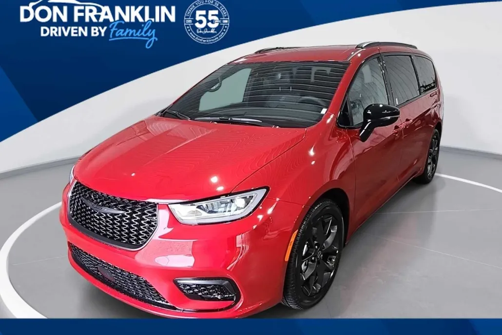 2026 Chrysler Pacifica photo 1