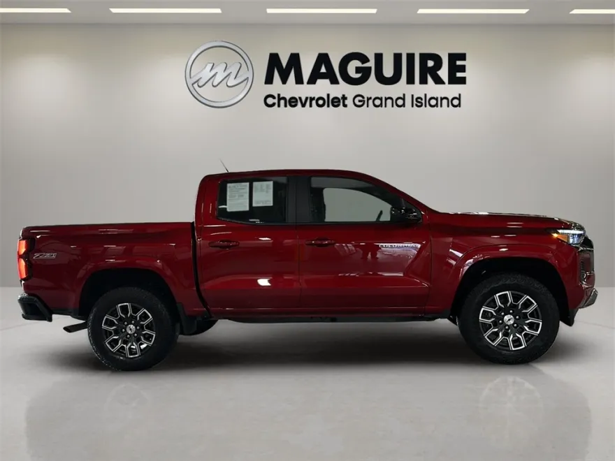 2024 Chevrolet Colorado Z71 photo 1