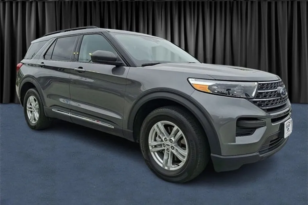 2023 Ford Explorer XLT photo 1