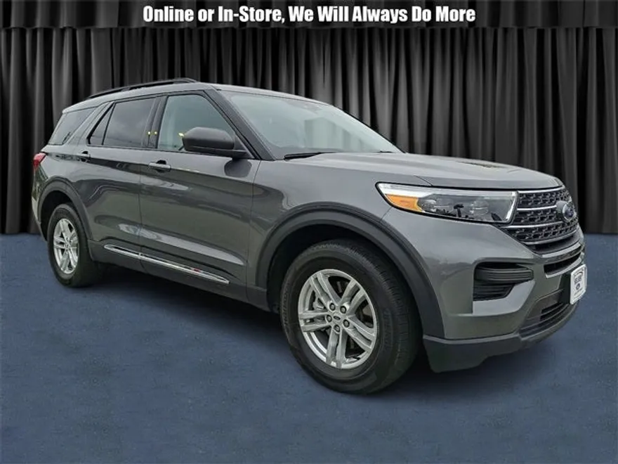 2023 Ford Explorer XLT photo 1