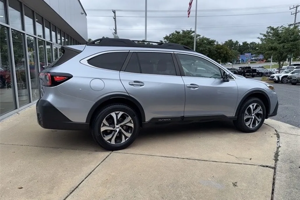 2022 Subaru Outback Limited photo 1