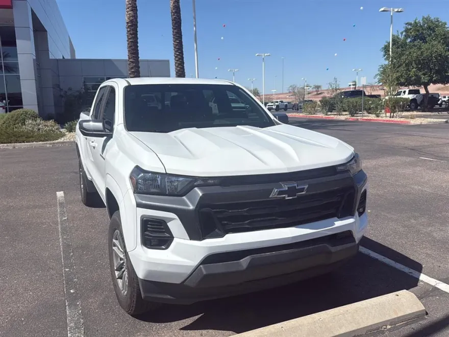2024 Chevrolet Colorado LT photo 1