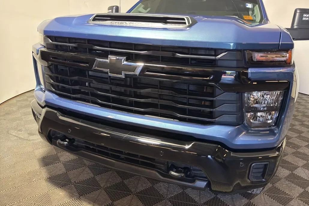 2025 Chevrolet Silverado Custom photo 1