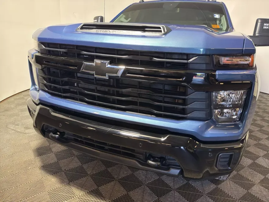 2025 Chevrolet Silverado Custom photo 1