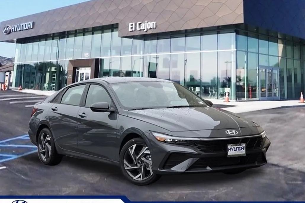 2025 Hyundai Elantra SEL Sport photo 1
