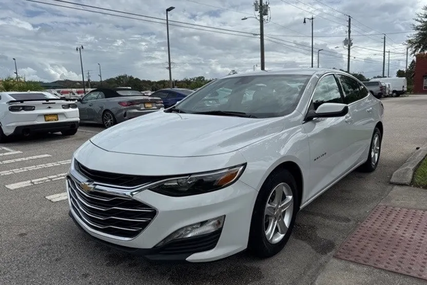 2024 Chevrolet Malibu 1LT photo 1