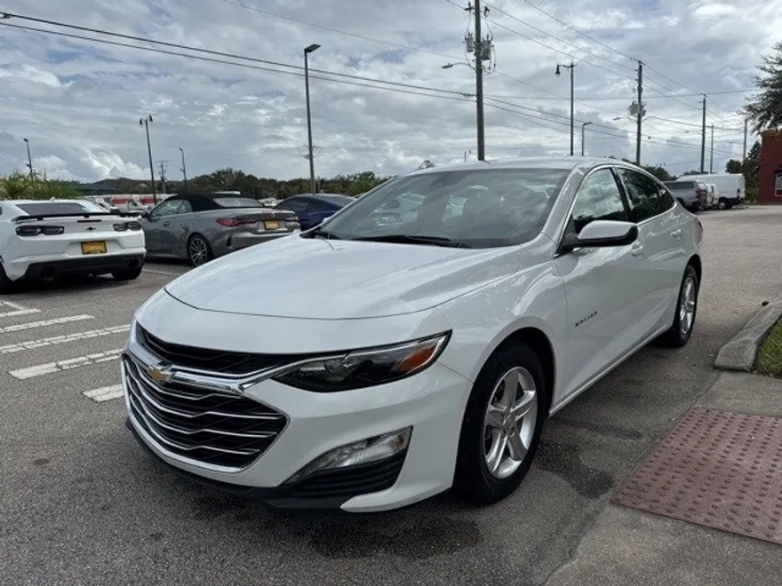 2024 Chevrolet Malibu 1LT photo 1