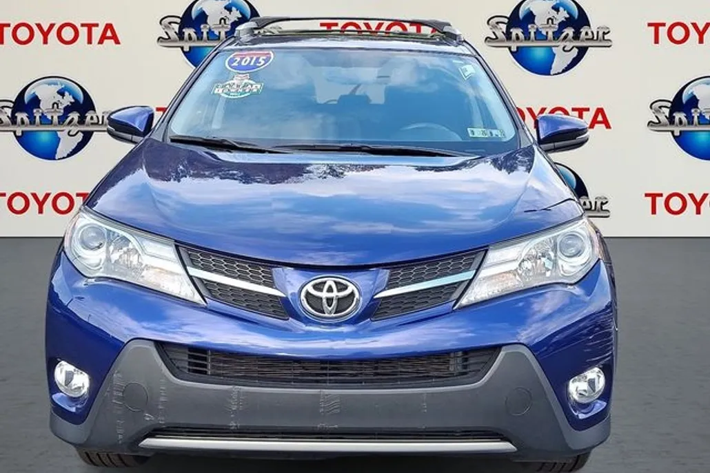 2015 Toyota RAV4 XLE photo 1