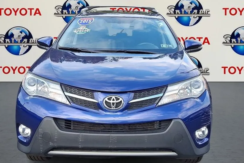 2015 Toyota RAV4 XLE photo 1