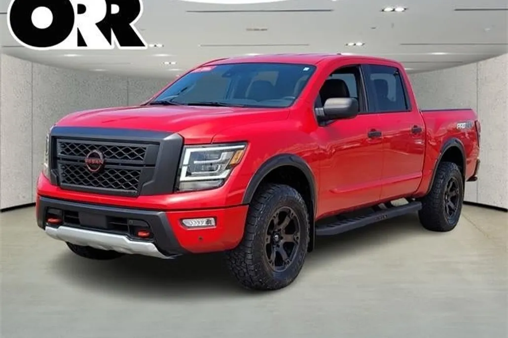 2024 Nissan Titan Crew Cab PRO-4X photo 1
