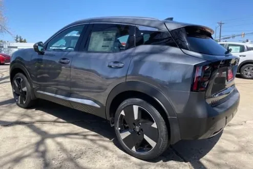 2025 Nissan Kicks SR photo 3