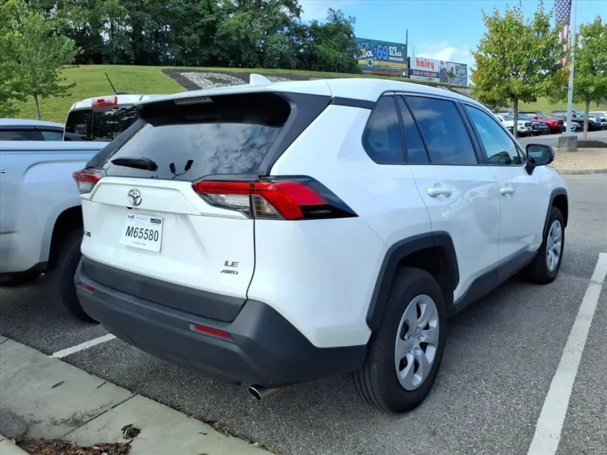 2024 Toyota RAV4 LE photo 1