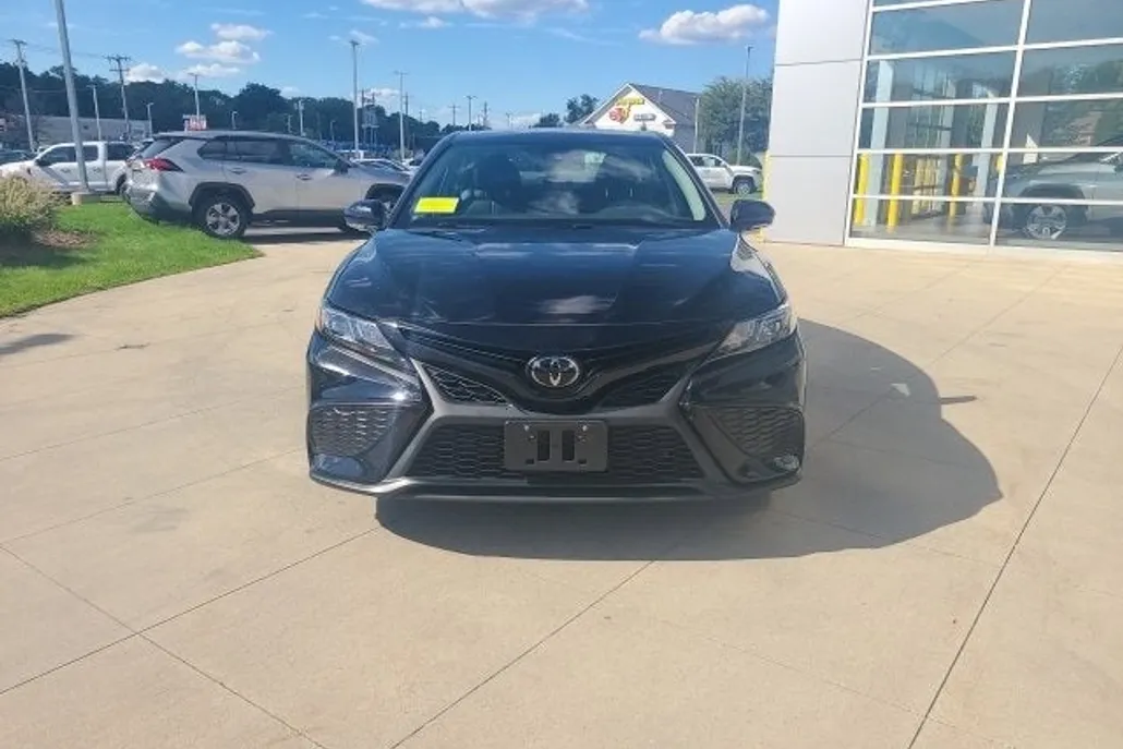 2023 Toyota Camry SE photo 1