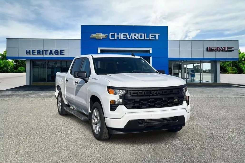2025 Chevrolet Silverado 1500 Custom photo 1