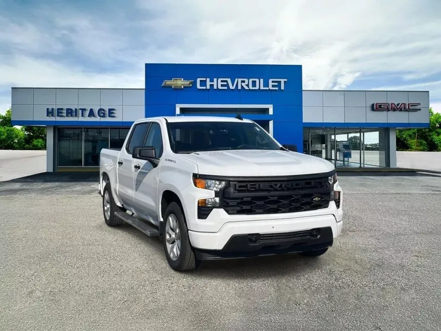 2025 Chevrolet Silverado 1500 Custom photo 1