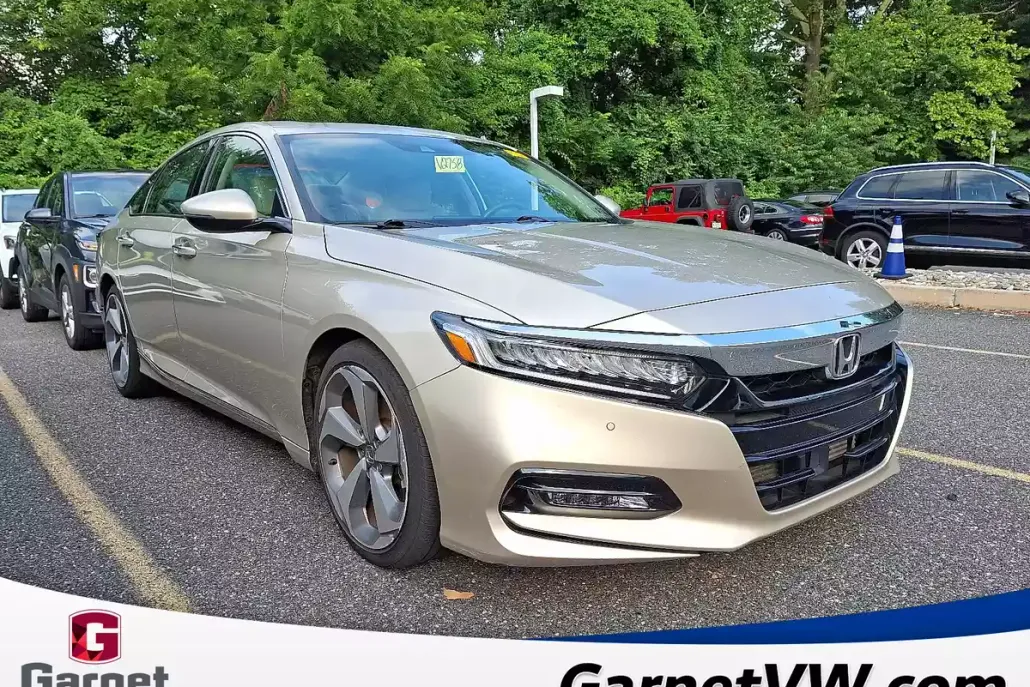 2020 Honda Accord Touring 2.0T photo 1
