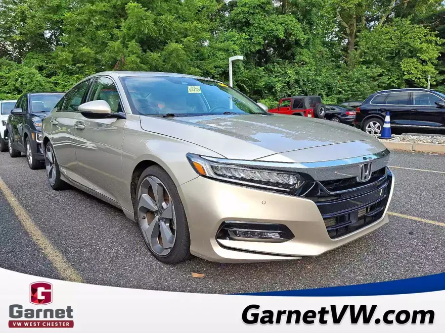 2020 Honda Accord Touring 2.0T photo 1