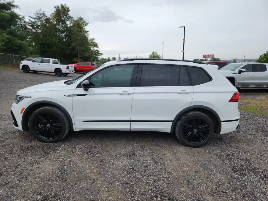 2022 Volkswagen Tiguan SE R-Line Black photo 1