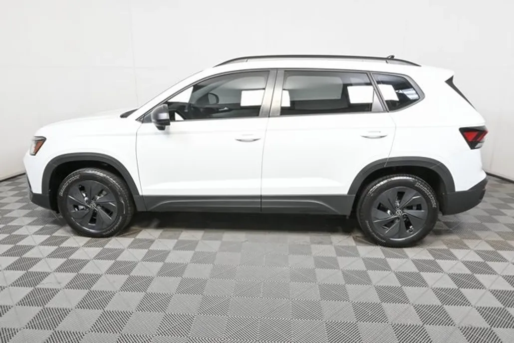 2025 Volkswagen Taos S photo 1