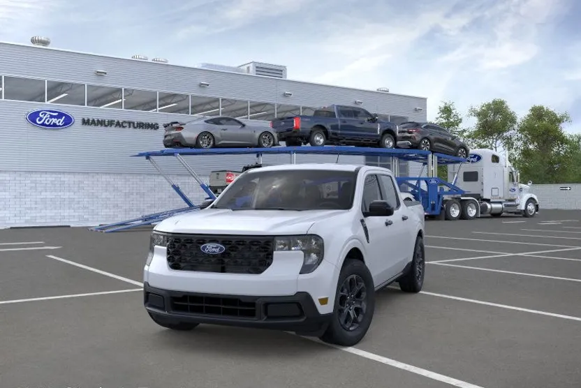 2025 Ford Maverick XLT photo 1