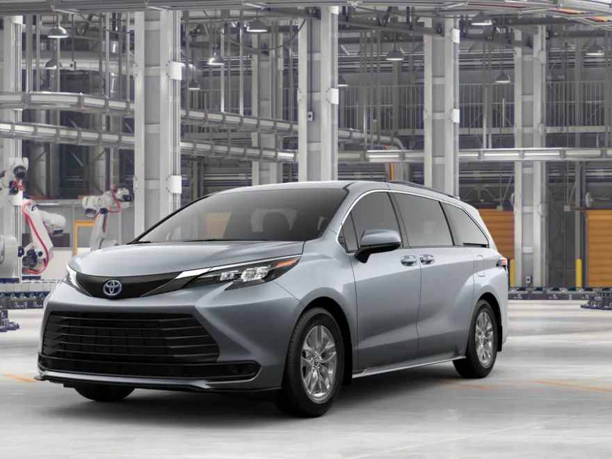 2025 Toyota Sienna LE photo 1