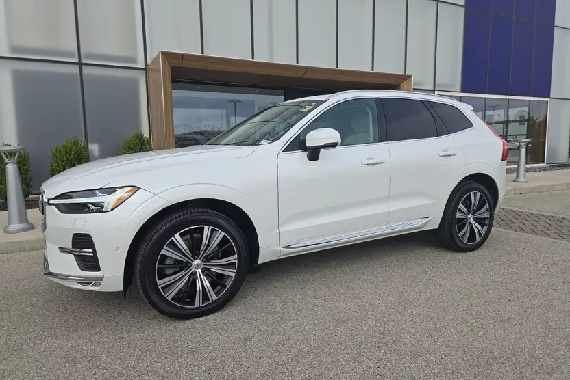2022 Volvo XC60 Inscription photo 1