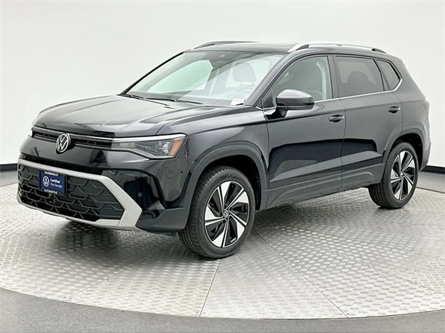 2025 Volkswagen Taos SE photo 1