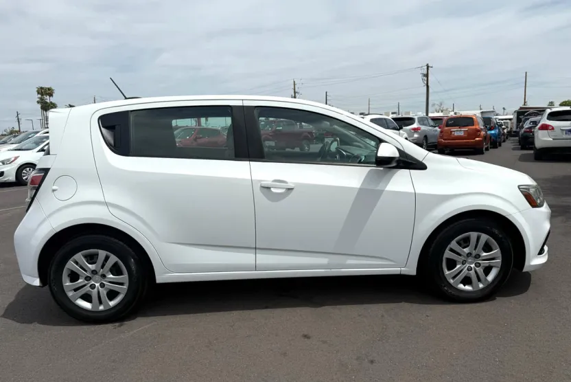2017 Chevrolet Sonic photo 1
