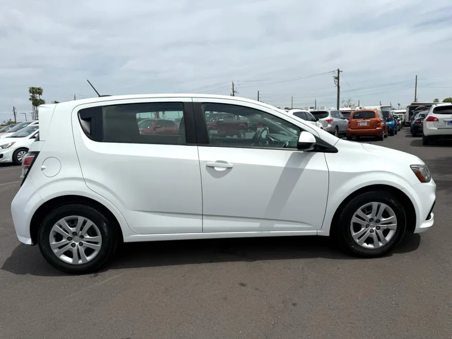 2017 Chevrolet Sonic photo 1