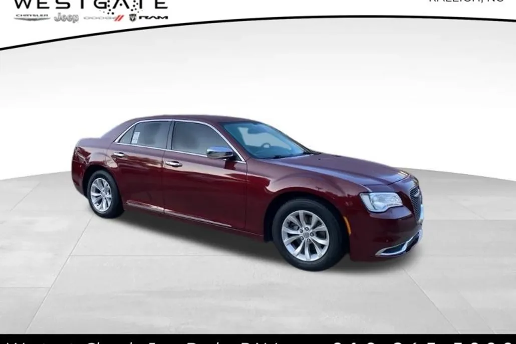 2018 Chrysler 300 Touring photo 1