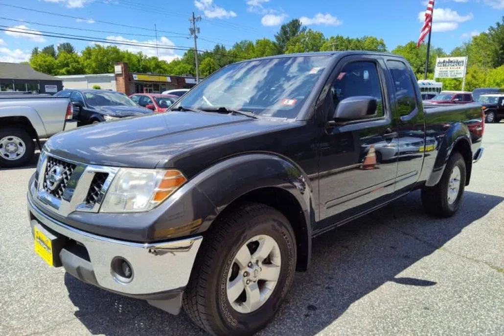 2010 Nissan Frontier King Cab SE photo 1