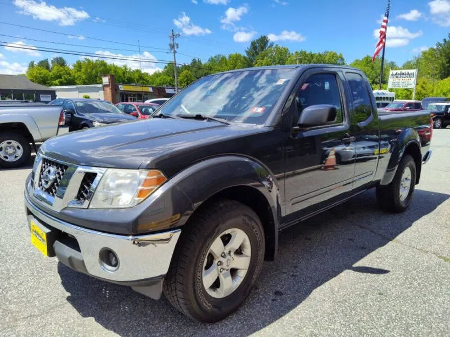 2010 Nissan Frontier King Cab SE photo 1