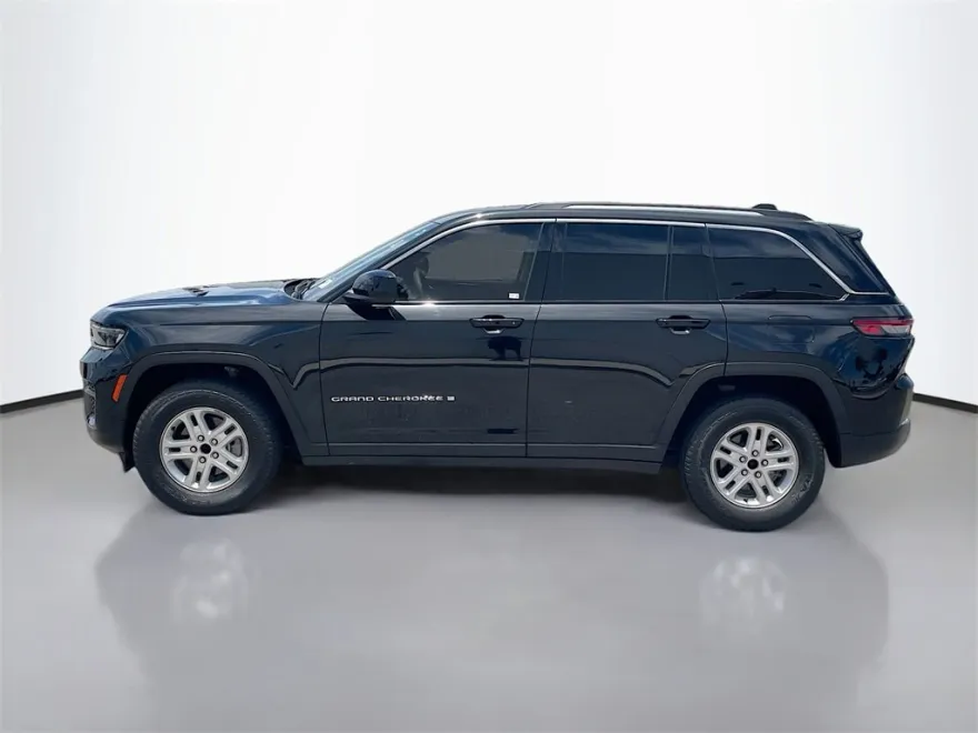 2023 Jeep Grand Cherokee Laredo photo 1