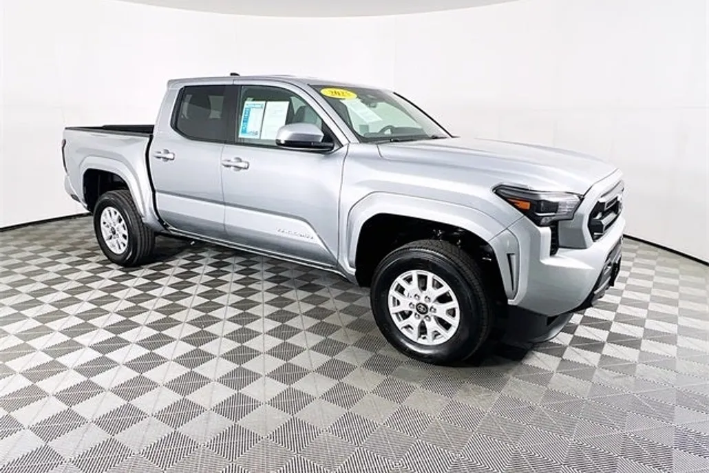 2025 Toyota Tacoma SR5 photo 1