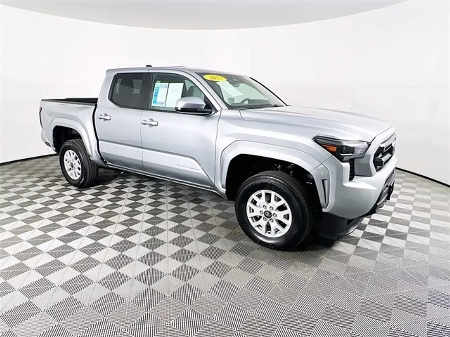 2025 Toyota Tacoma SR5 photo 1