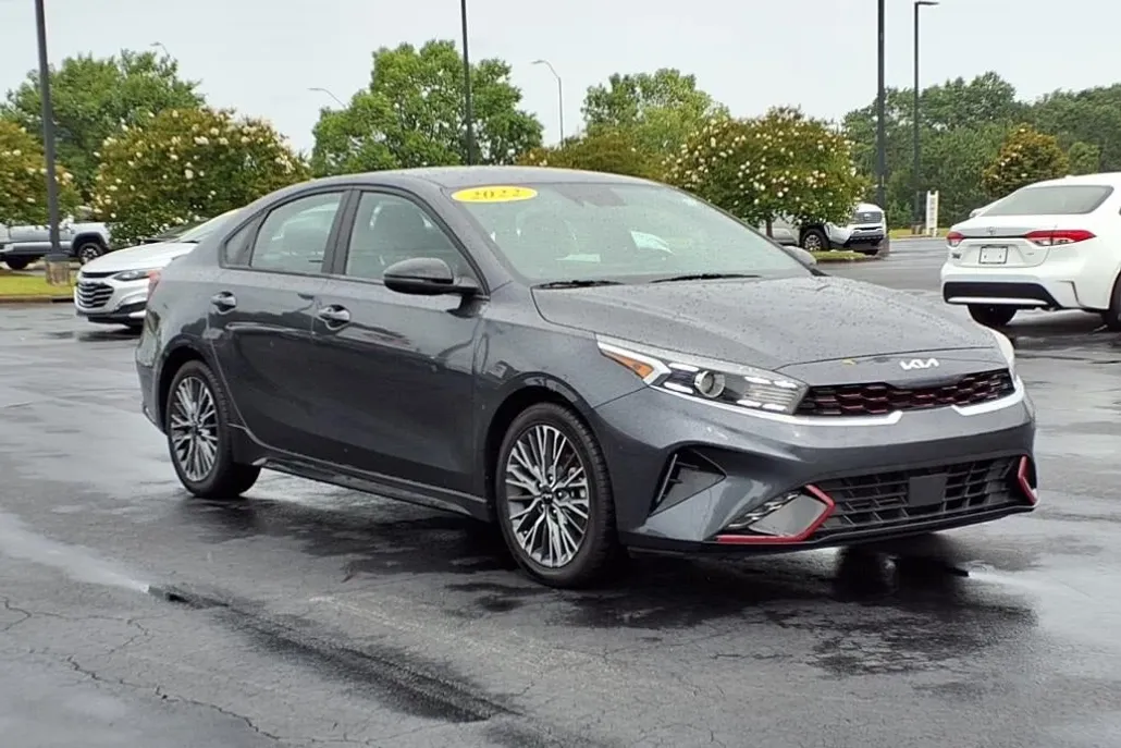 2022 Kia Forte GT-Line photo 1