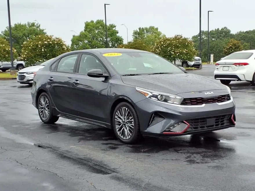 2022 Kia Forte GT-Line photo 1